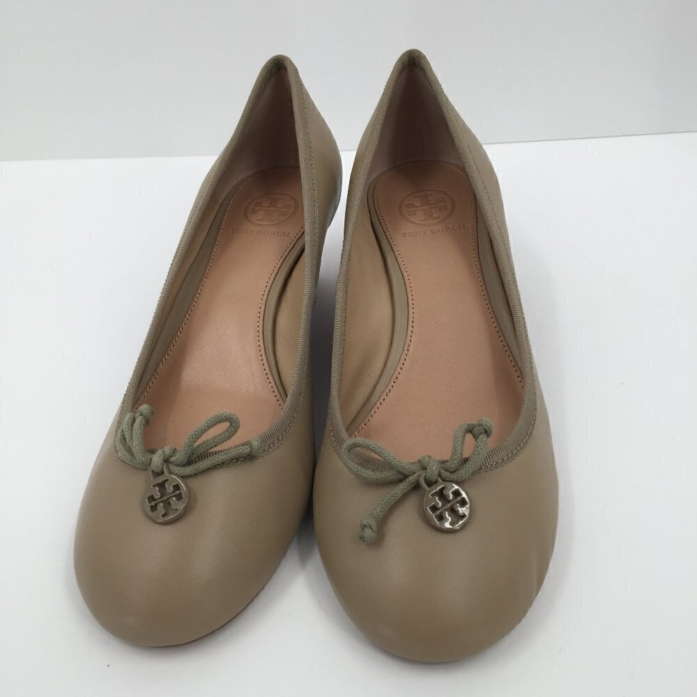 Tory Burch Chelsea Wedge Sandbox tan beige brown shoe logo leather bow new 7 - Picture 3 of 8